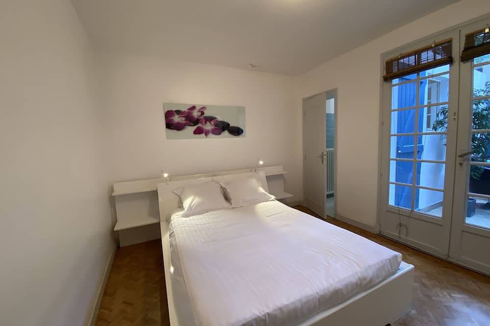 Village center, house, garden, walking distance to the beach, parking in Guéthary, Bayonne region