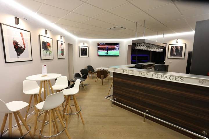 Hôtel pour 2 personnes, avec terrasse, animaux acceptés à Arbois (homonymie) - 2