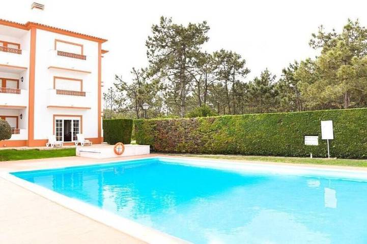 Casa de férias para 4 pessoas, com varanda e jardim e ainda piscina em Amoreira