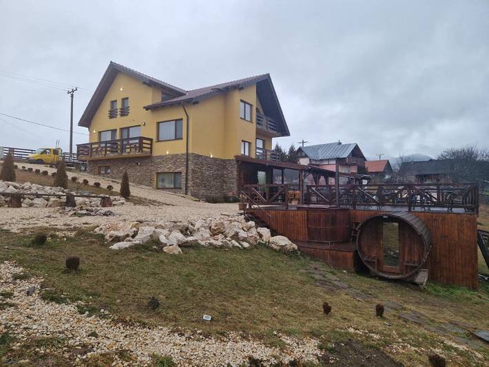 Gîte pour 4 personnes, avec sauna ainsi que jardin et vue