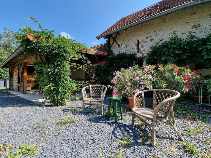 Gîte pour 13 personnes, avec vue et jardin dans Chalmoux
