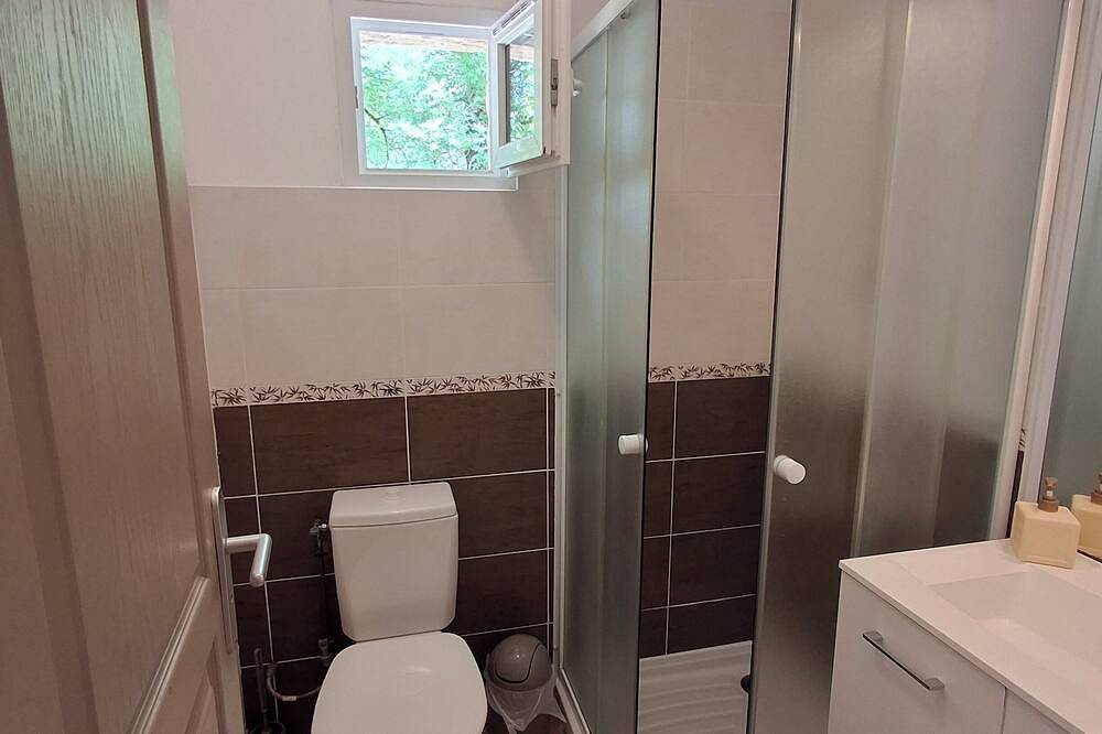 Apartamento entero, On the shores of Lac des Montagnés, 2-bedroom apartment in Mazamet, Región de Castres