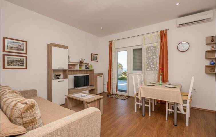 Ganze Ferienwohnung, Charmantes Apartment mit Terrasse, in der Nähe von Makarska und der Küste in Makarska, Makarska Riviera