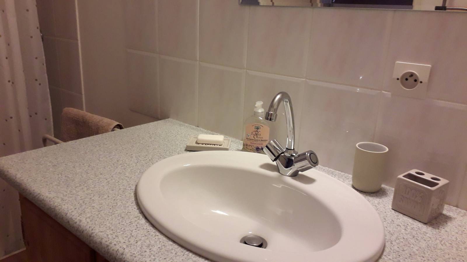 Hébergement F. Mathieu - Chambre Pensée in Saint-Maurice-sur-Moselle, Région d'Épinal