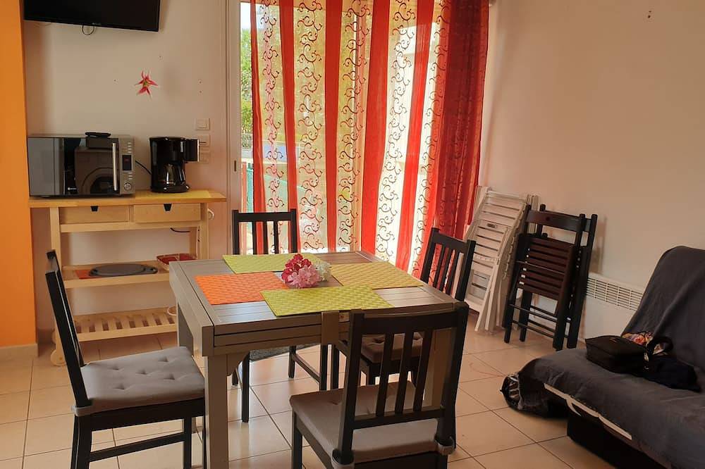 Entire apartment, Vias Village, Loc Season and Out of Season in Vias, Côte d'Améthyste