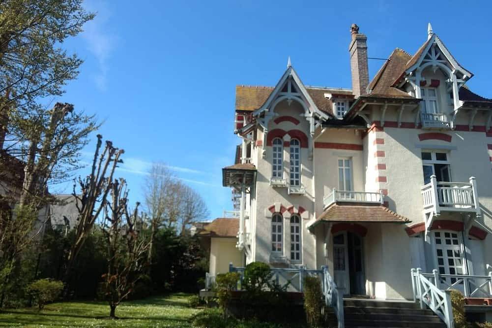 Villa pour 16 Personnes dans Deauville, Côte Fleurie
