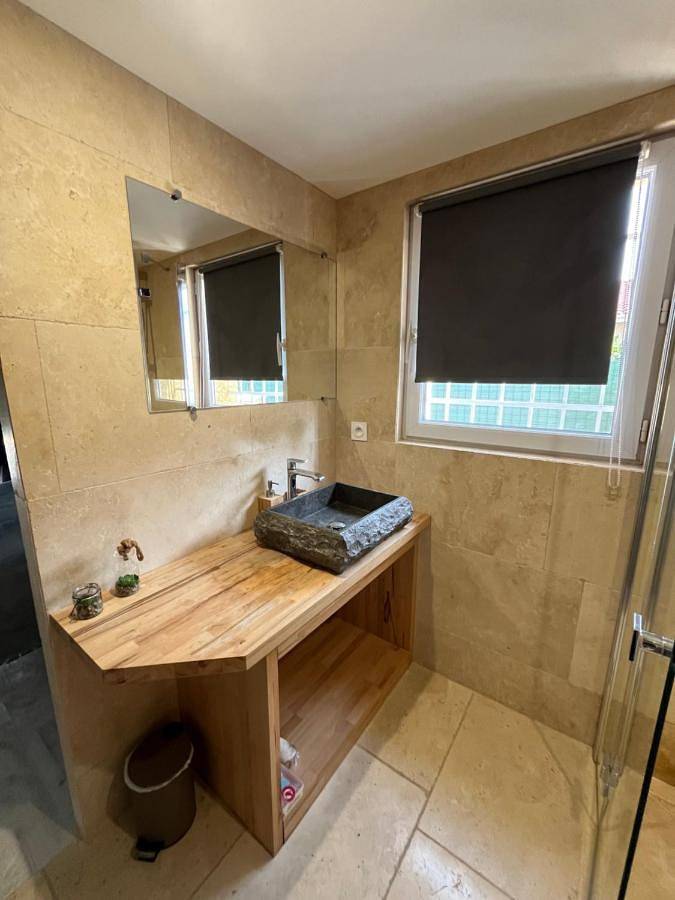 Maison d’hôte pour 2 personnes, avec Terrasse et Jardin ainsi que Piscine et Vue dans l' Ain - 4