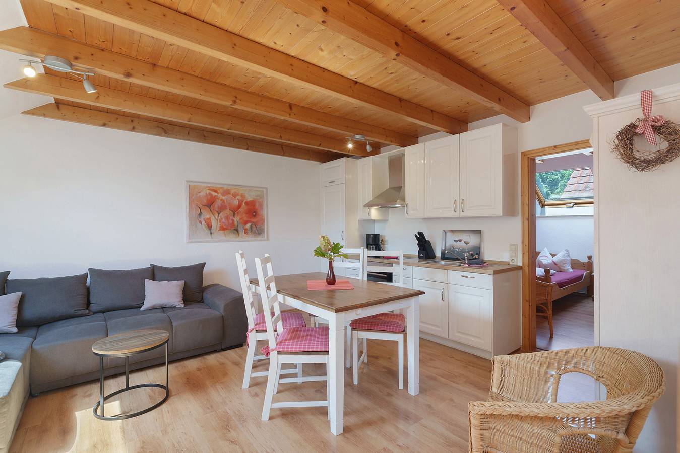 Ganze Wohnung, Ferienwohnung '3, 65 Qm, Balkon' mit Gemeinschaftspool, Privatterrasse und Wi-Fi in Vogtsburg im Kaiserstuhl, Kaiserstuhl
