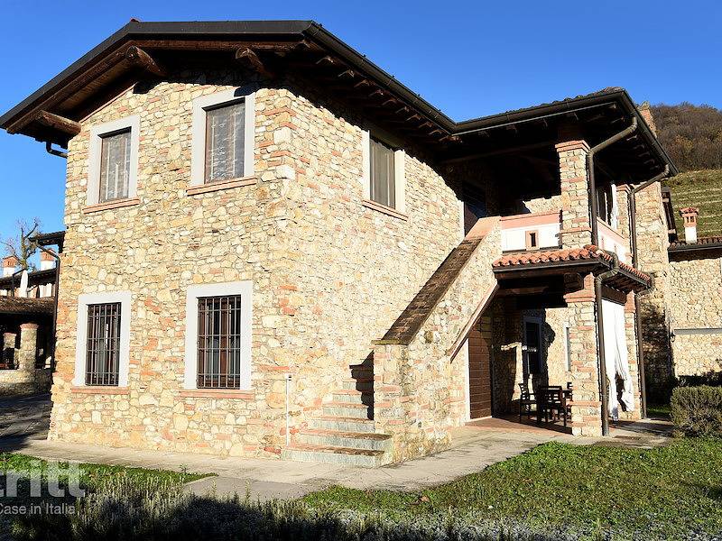 Tritt — Ferienwohnung für 4 Personen in der Nähe des Iseosees in Monticelli Brusati in Monticelli Brusati, Gardasee-Berge