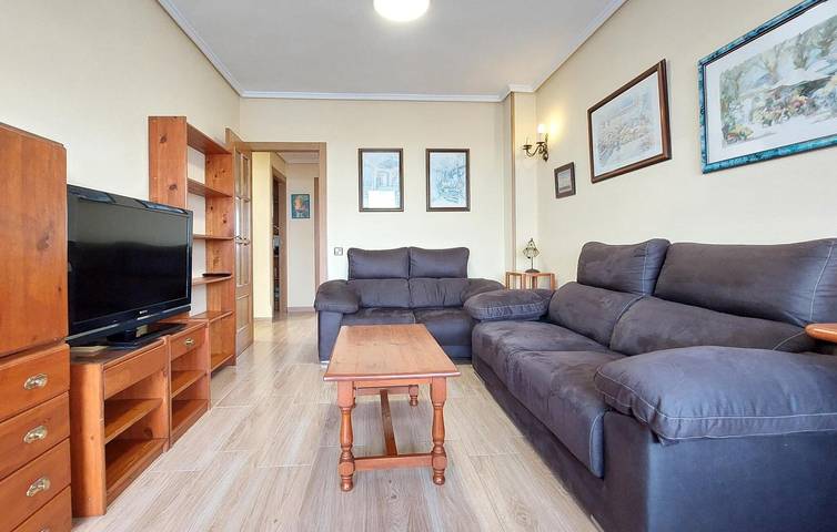 Appartamento intero, Accogliente, a 1 km da Platja de Venècia: spazioso appartamento con 2 camere da letto e terrazza in Platja Nord de Gandia (Gandia), Playa de Gandía
