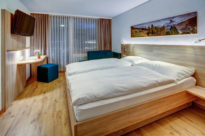 Hôtel pour 2 personnes, avec terrasse ainsi que sauna et vue, animaux acceptés à Täsch