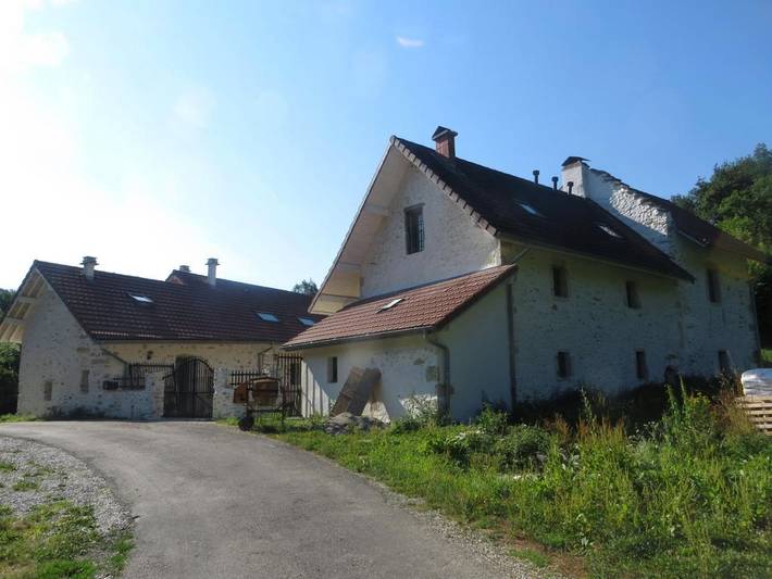 Gîte pour 3 personnes, avec jardin et terrasse, animaux acceptés à Yenne