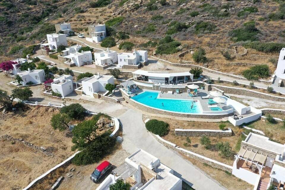 Ostria Village in Mylopotas, Íos