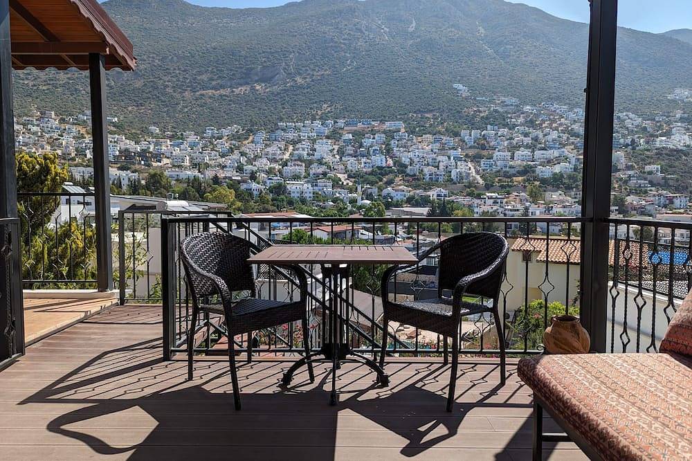 3 Bed / 3 Bath Freistehende Villa, privater Pool, fantastische Aussicht, 5 Minuten zu Fuß in die Stadt in Kaş, Saklıkent