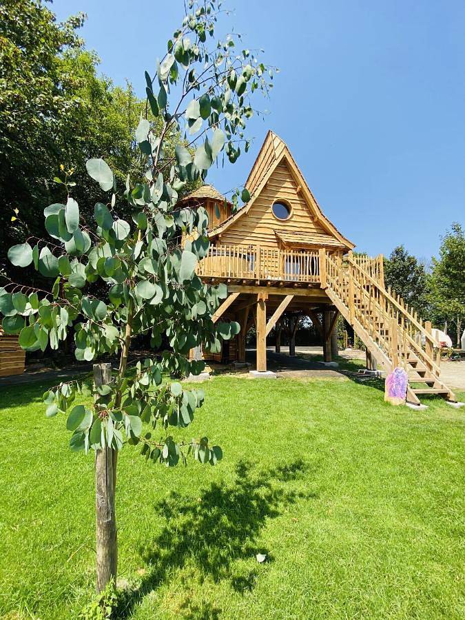 Gîte pour 2 personnes, avec Balcon et Terrasse ainsi que Jacuzzi et Jardin