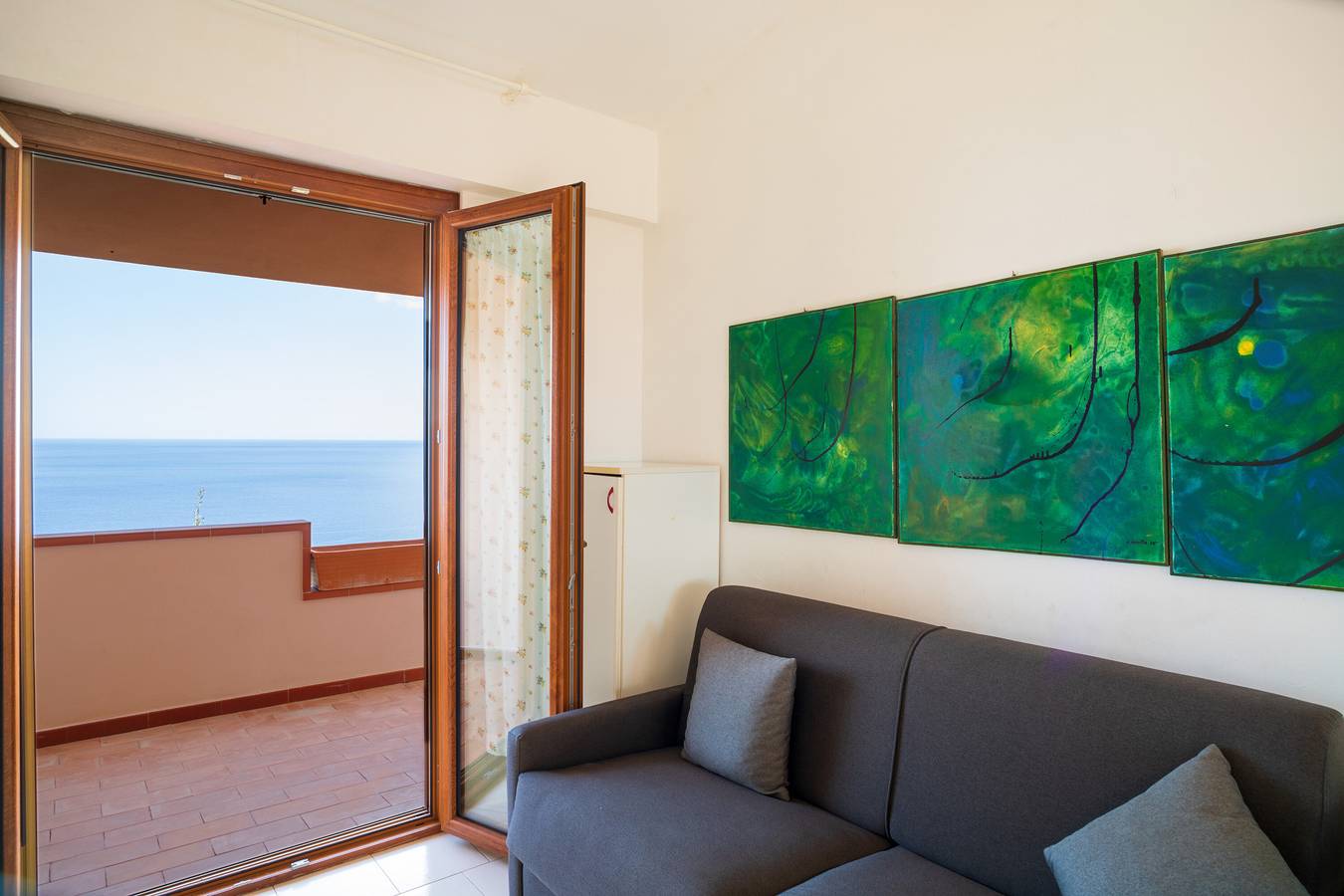 Vacation Home "Vista Mare" with Sea View, Private Terrace & Wi-Fi in Sant'alessio Siculo, Messina Province