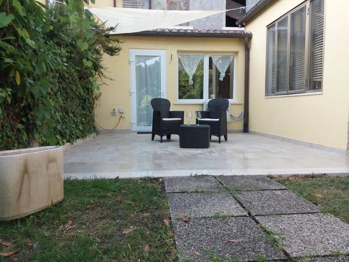 Location de vacances pour 4 personnes, avec vue ainsi que vue sur le lac et jardin, animaux acceptés à Murano - 2