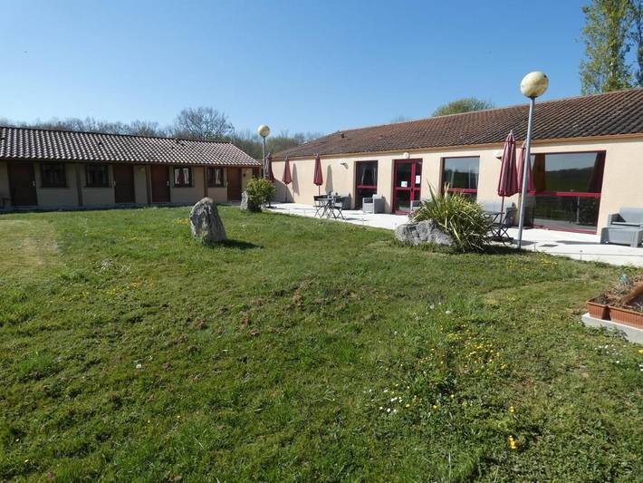 Chambre d’hôte pour 2 personnes, avec terrasse et piscine ainsi que vue et jardin dans les Hautes-Pyrénées - 4