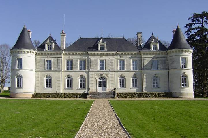 Gîte pour 16 personnes, avec jardin à Savigny-sous-Faye