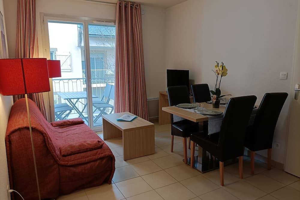 Entire apartment, T2 Dans Résidence Avec Piscine E103 in Salies-de-Béarn, Béarn