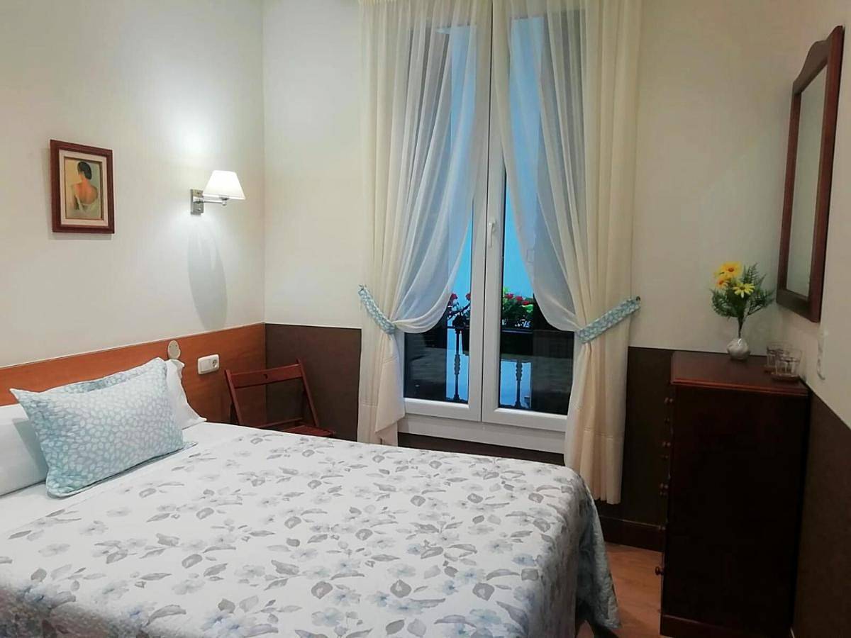 Pensión San Jerónimo in Playa de la Concha, San Sebastián