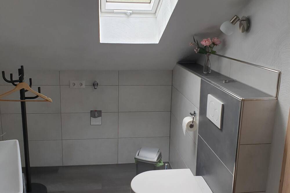 Ganze Wohnung, Neu renovierte Ferienwohnung für 4 Personen in Hellenthal, Rureifel (Nordrhein-westfalen)