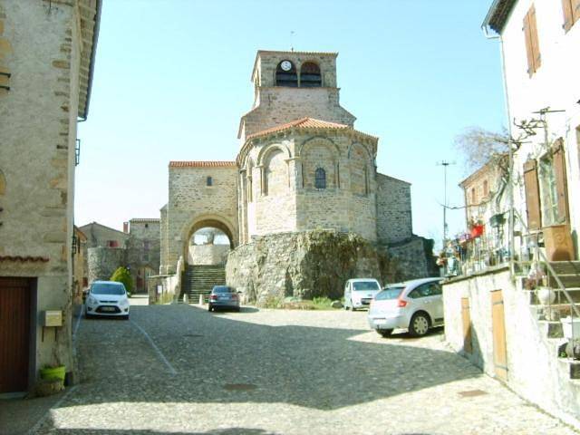 Gîte dans un village médiéval in Auzon, Parc Naturel Régional Livradois-Forez