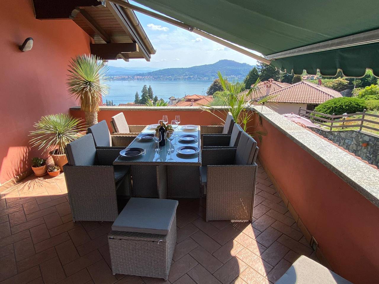 Ganze Wohnung, Penthouse Andrea apartment with private pool in Meina, Comune di Meina