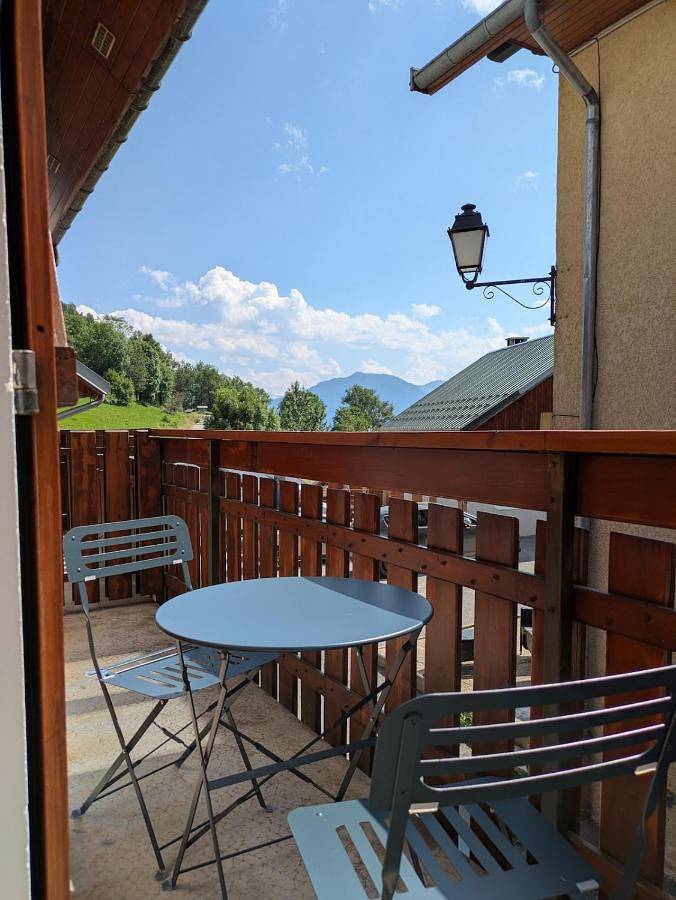 Location de vacances pour 4 personnes, avec balcon et vue à Saint-François-Longchamp