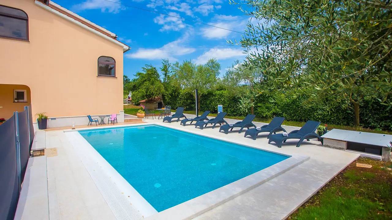 Ganze Ferienwohnung, Ferienwohnung für 8 Personen (119 m²) in Sveti Lovreč in Zentralistrien