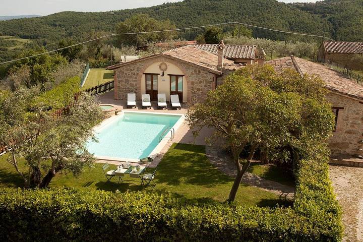 Agriturismo per 2 persone, con Terrazza e Giardino nonché Piscina e Panorama a Marsciano
