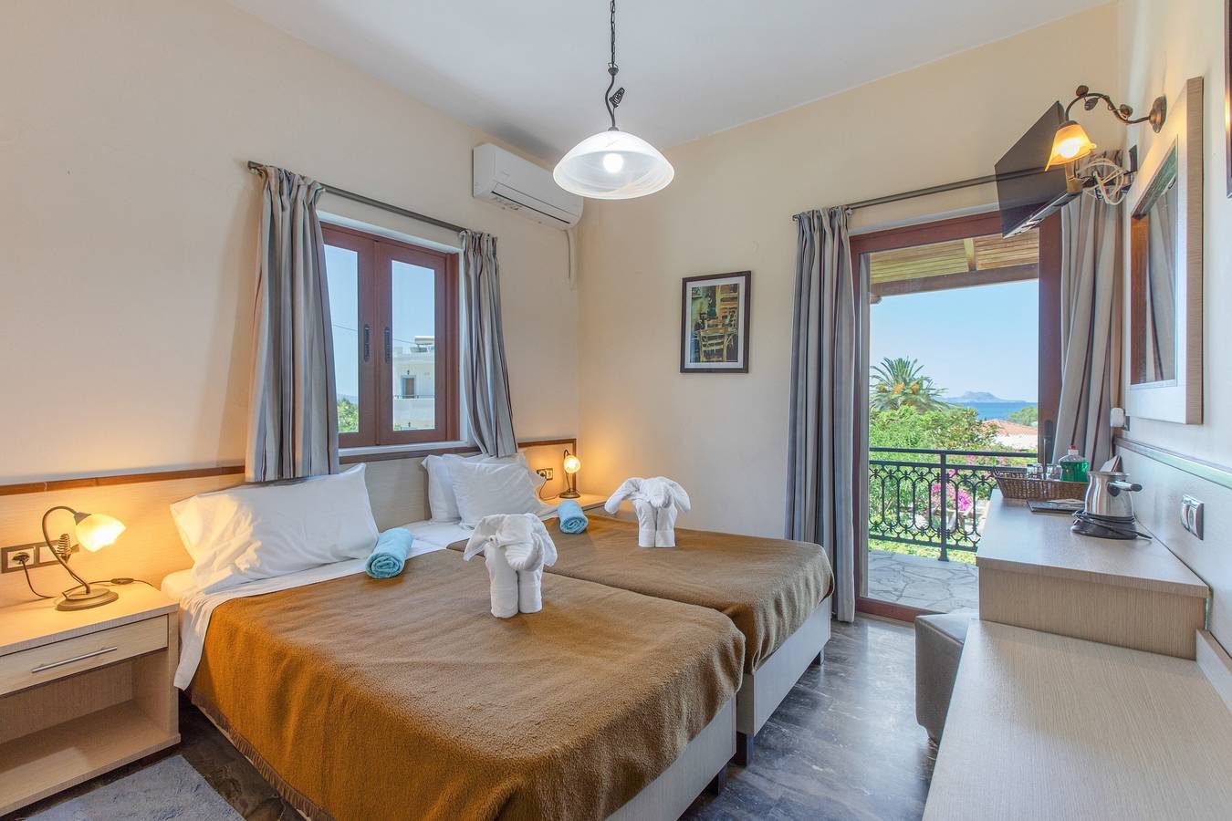 One Bedroom Beachfront Apartment with Sea View in Agia Galini in Agia Galini, Rethymno region