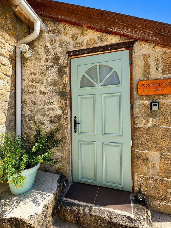Location de vacances pour 2 personnes, avec Terrasse et Jardin ainsi que Piscine et Sauna à Saint-Saud-Lacoussière - 3
