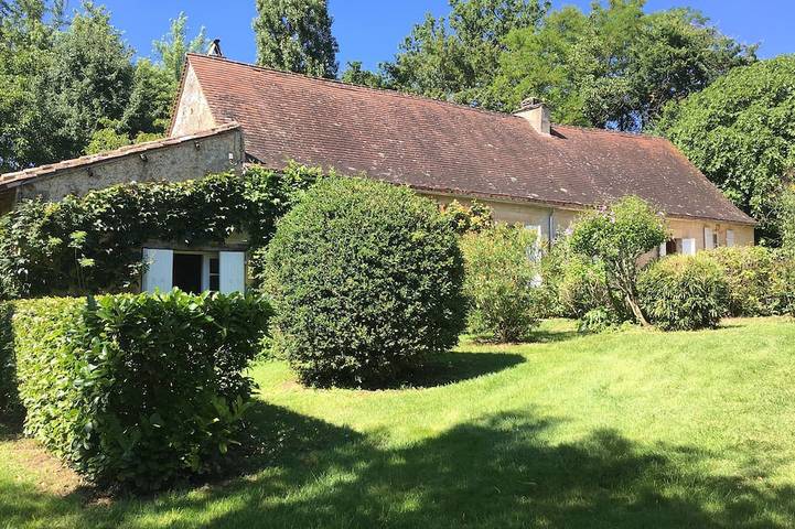 Location de vacances pour 9 personnes, avec Jardin à Faux (Dordogne)