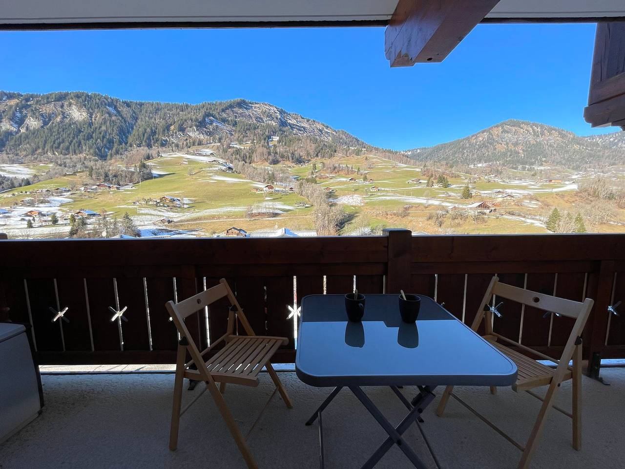 Apartamento entero, Apartamento acogedor a pie de pistas con balcón in Flumet, Albertville region