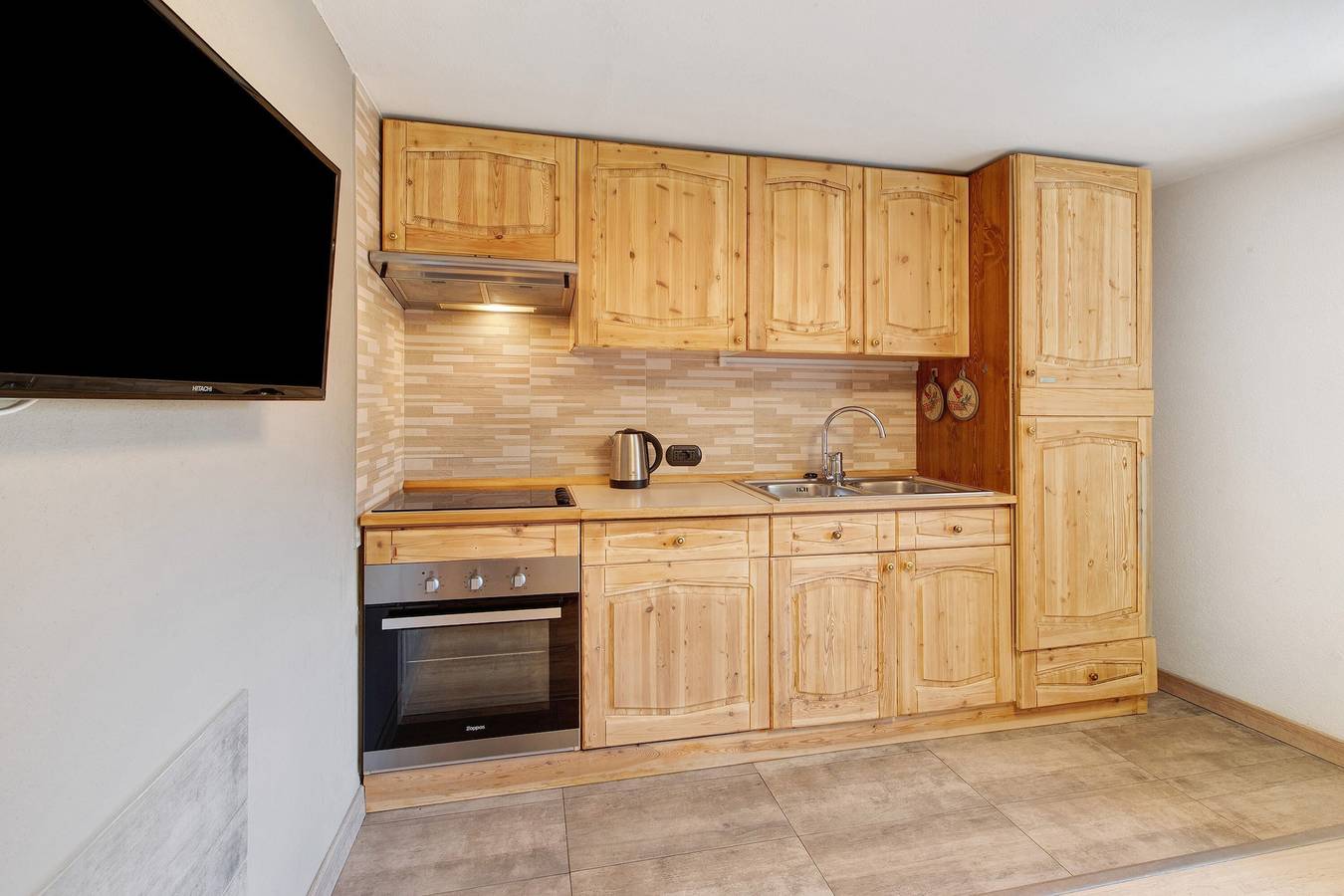 Ganze Wohnung, Apartment 'Unit 1' mit Bergblick, Gemeinschaftsterrasse und Wlan in Livigno (Stadt), Livigno