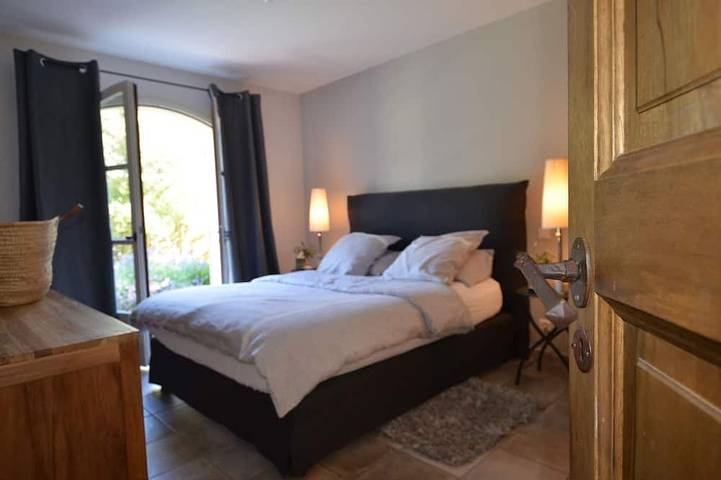 Location de vacances pour 6 personnes, avec jardin à Rognes - 2