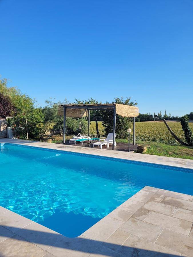 Location de vacances pour 5 personnes, avec jacuzzi et piscine ainsi que terrasse et jardin à Layrac - 2