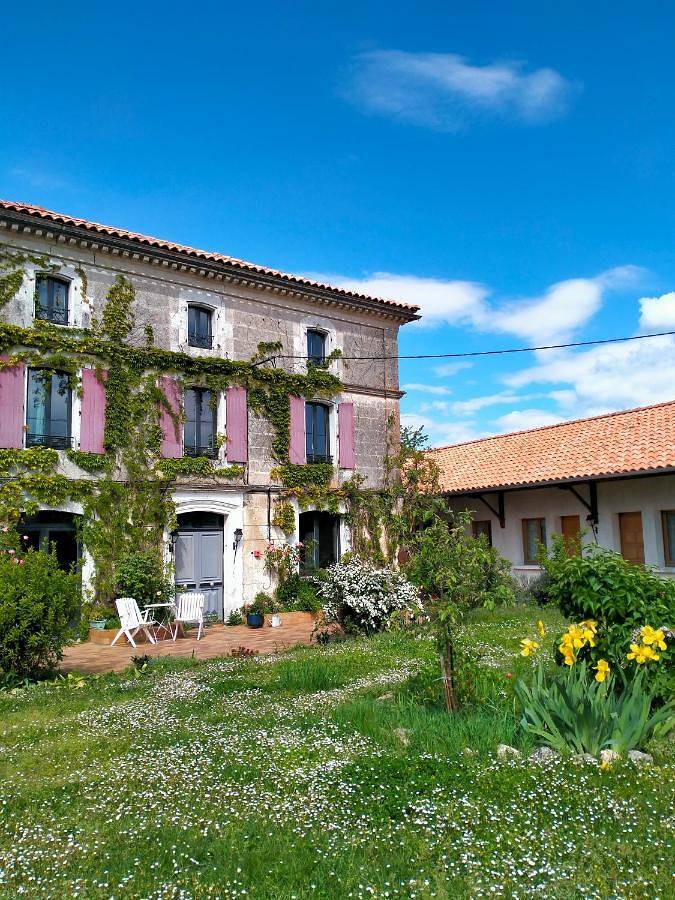 Chambre d’hôte pour 2 personnes, avec Terrasse ainsi que Jardin et Vue à Vouzan