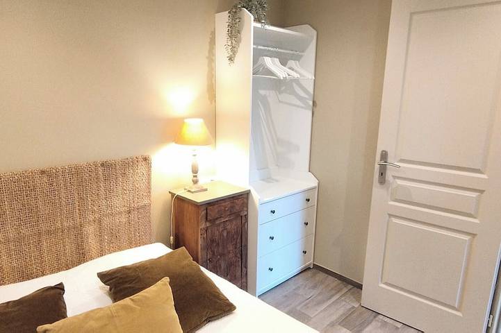 Ganze Wohnung, Ruhiges, klimatisiertes Apartment, 10Gehminuten von den Stränden und Geschäften in Bormes-les-Mimosas, Parc national Port-Cros
