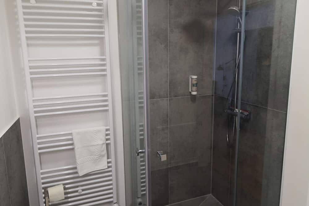 Ganze Wohnung, Großzügiges Apartment im 1.Og mit Lift in Berlin in Friedrichshain - Kreuzberg, Berlin