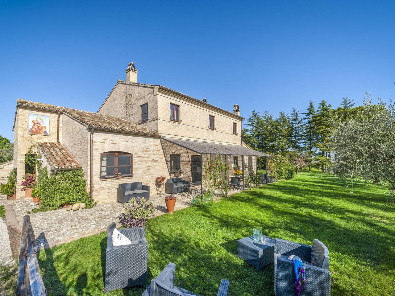 Casa en Fermo con piscina climatizada in Fermo, Provincia de Fermo