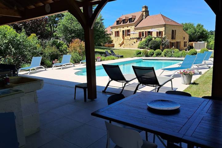 Gîte pour 12 personnes, avec Terrasse et Jardin à Nabirat