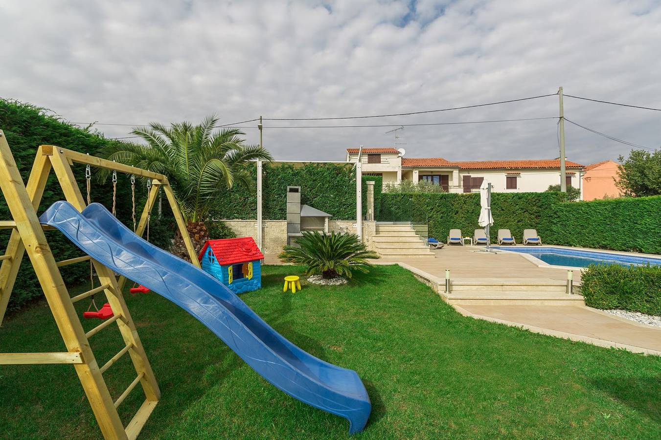 Atemberaubende Villa mit Pool, Jacuzzi, Sauna, Panoramablick, eigener Taverne, Spielplatz, Kamin in Kastelir, Općina Kaštelir - Labinci