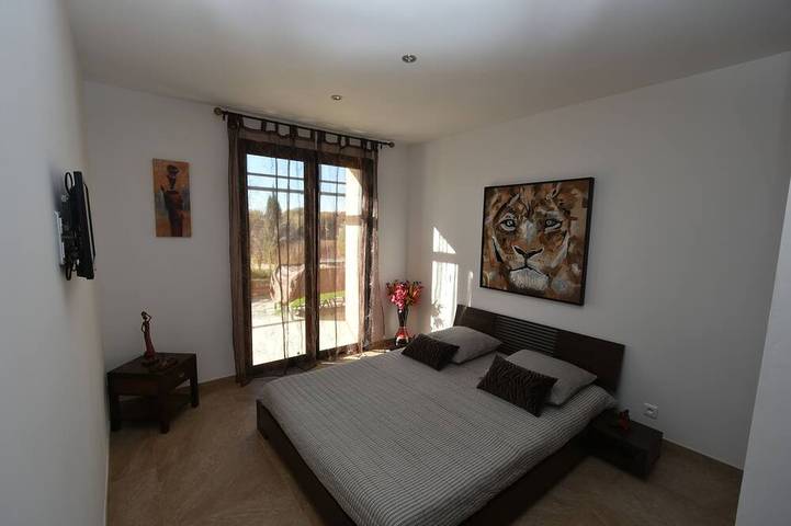 Location de vacances pour 8 personnes, avec jardin à La Tour-d'Aigues - 3