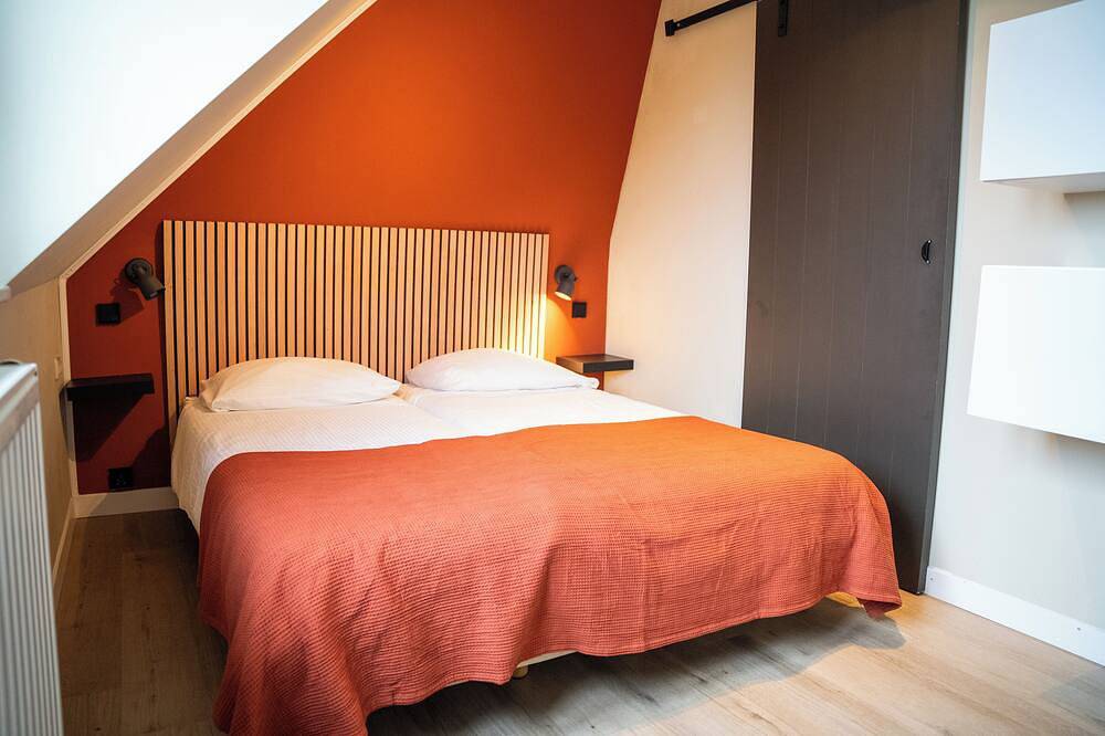 Villa op Terschelling (10 kamers met eigen badkamer). 10 min fietsen van strand. in Nederlandse waddeneilanden