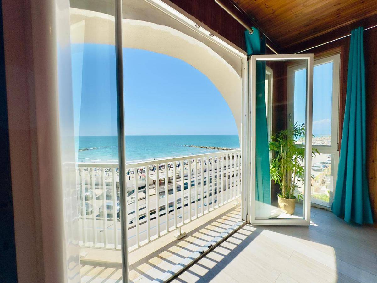 Ganze Wohnung, Athena Sea front Apartment, Parking & Pool in Castel Volturno, Tyrrhenische Küste Kampanien