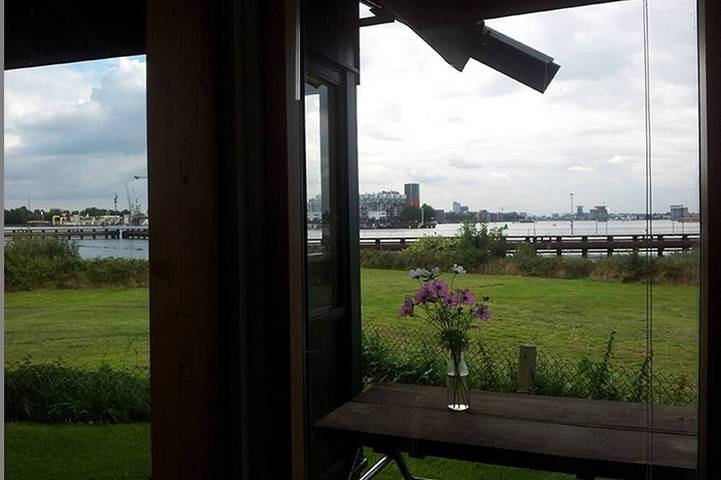 Log cabin for 2 people in Amsterdam
