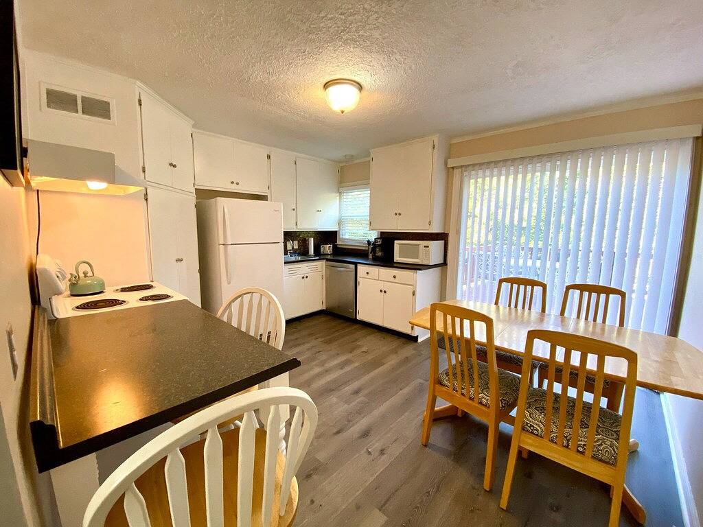 Cozy Ranch Close to everything in Merriam, Kansas