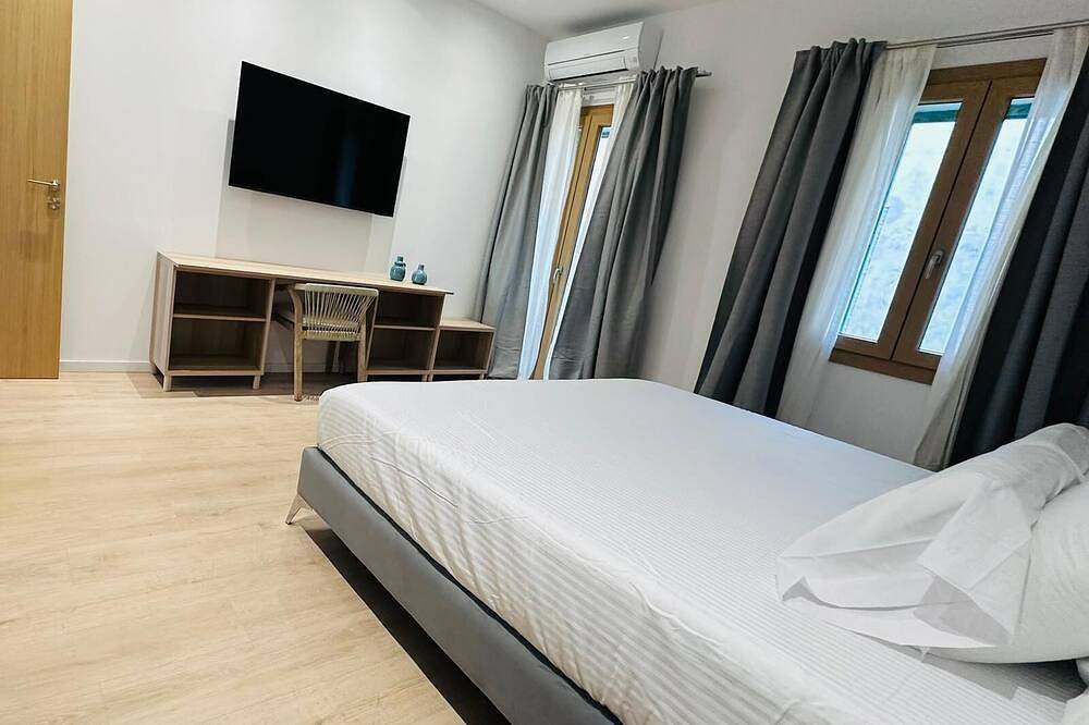 House with Private Pool, Comfortable and Family Friendly in Maria de la Salut, Majorca Center